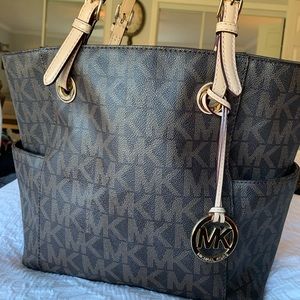 Michael Kors Jet Set Tote